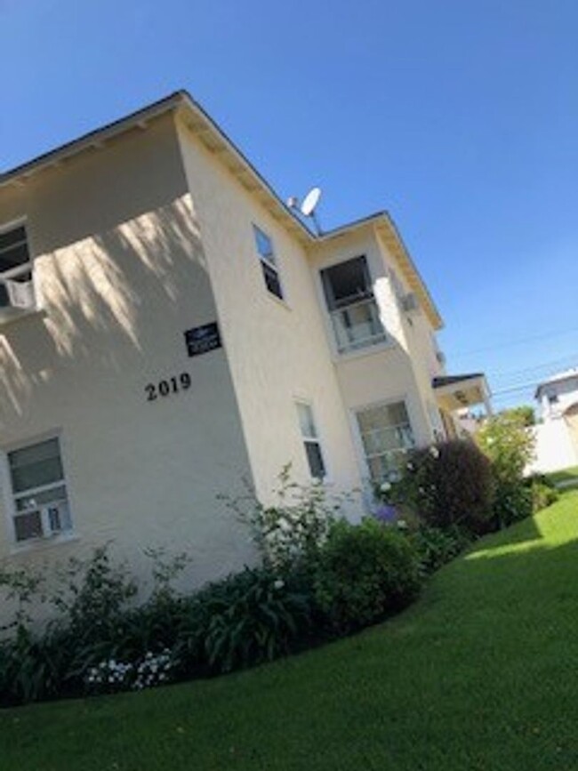 2019 Oak St in Santa Monica, CA - Building Photo - Building Photo