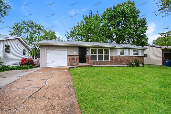 609 Lynn Haven Ln in Hazelwood, MO - Building Photo