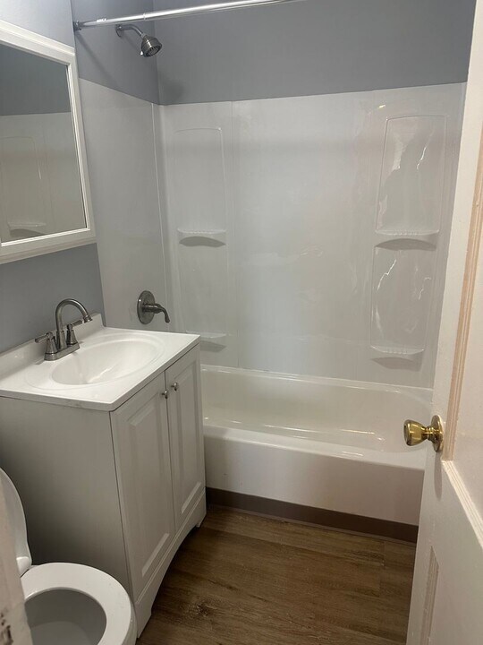 50-60-60 Crane Pl in Tonawanda, NY - Building Photo