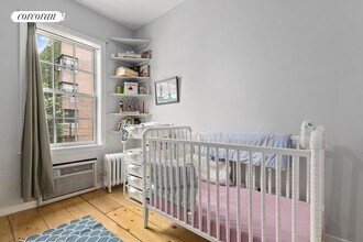 210 W 15th St in New York, NY - Building Photo - Building Photo