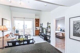 4060 Glencoe Ave, Unit 309 in Marina Del Rey, CA - Building Photo