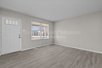 10432 Royal Dr in St. Louis, MO - Building Photo - Building Photo