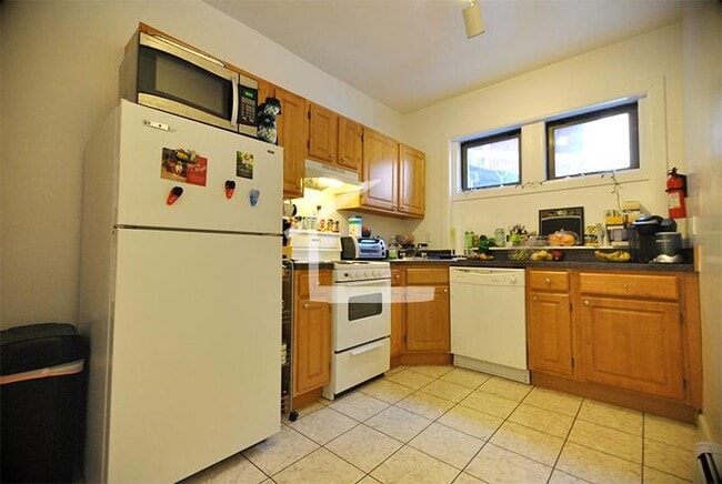 1952 Beacon St in Boston, MA - Building Photo - Building Photo