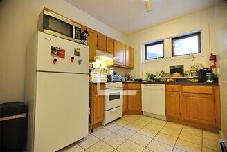 1952 Beacon St, Unit 1 in Boston, MA - Building Photo - Building Photo