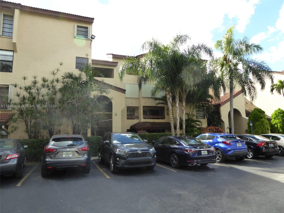 9140 SW 123rd Ct, Unit 301 in Miami, FL - Foto de edificio