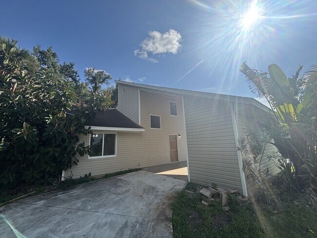 3949 Lothair Ave in North Port, FL - Building Photo - Building Photo