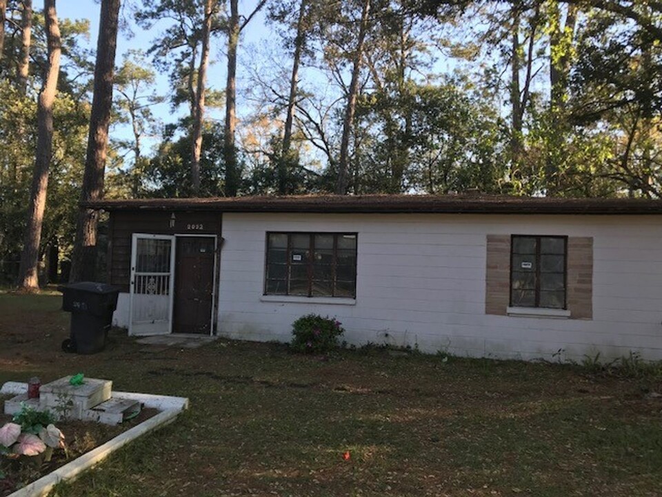 2052 Belle Vue Way in Tallahassee, FL - Building Photo