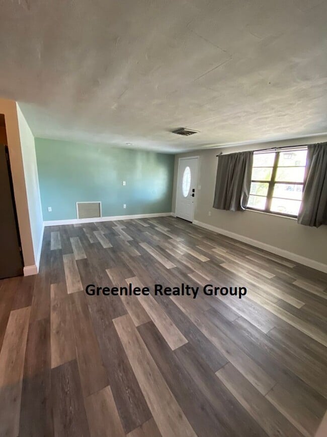 6220 Glenwood Dr in New Port Richey, FL - Building Photo - Building Photo