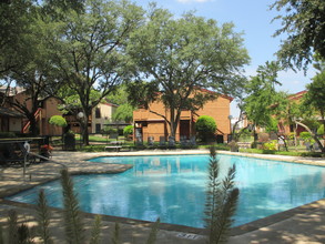 Sun Colony in Dallas, TX - Foto de edificio - Building Photo