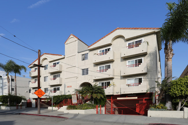 MGM Place Luxury Apartments in Culver City, CA - Foto de edificio - Building Photo