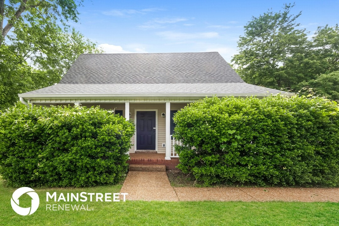 2820 Maple Cir in Thompson's Station, TN - Building Photo