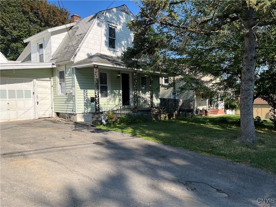 217 Gillespie Ave in Syracuse, NY - Building Photo