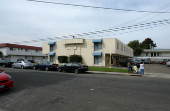 Silverwood Townhouses in Goleta, CA - Building Photo - Building Photo