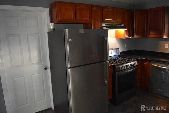 100 Randolph St in Carteret, NJ - Building Photo - Building Photo