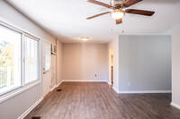 280 Gardner Ave, Unit D5 in New London, CT - Building Photo - Building Photo