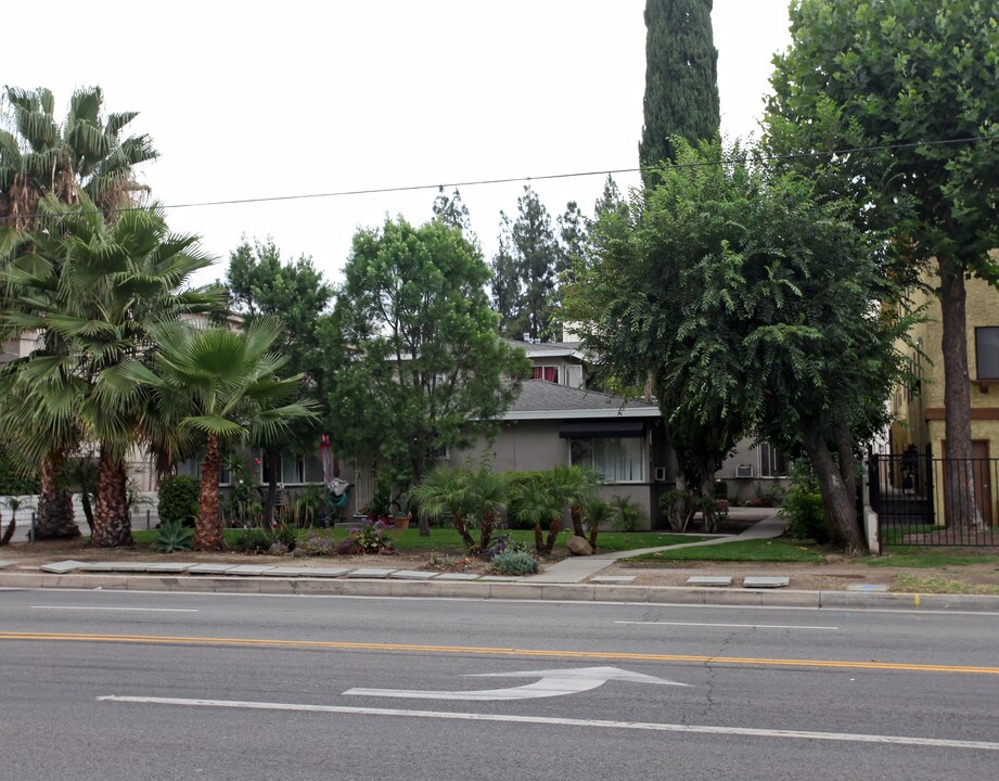 7310 Haskell Ave in Van Nuys, CA - Building Photo