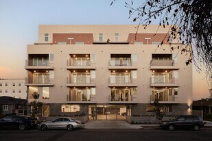 8900 Ramsgate Ave, Unit 206 in Los Angeles, CA - Building Photo