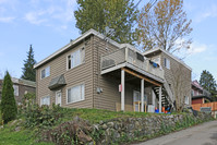 331 13th St in New Westminster, BC - Building Photo - Primary Photo