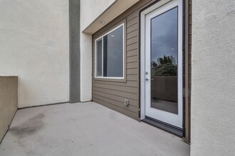 5086 Long Beach Blvd in Long Beach, CA - Building Photo - Building Photo