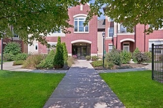 Van Buren Place in Sun Prairie, WI - Foto de edificio - Building Photo