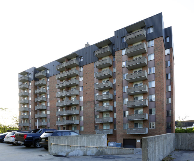 Park Crest Apartments in Ottawa, ON - Building Photo - Building Photo