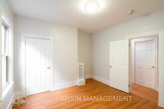 298 Brookline St, Unit 2T in Cambridge, MA - Building Photo - Building Photo