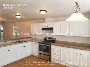 8210 N 11th St in Tampa, FL - Building Photo - Building Photo