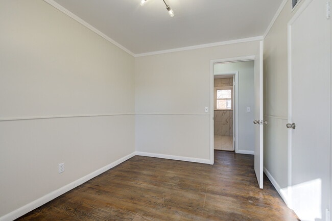 2501 Ashley Dr in The Village, OK - Building Photo - Building Photo