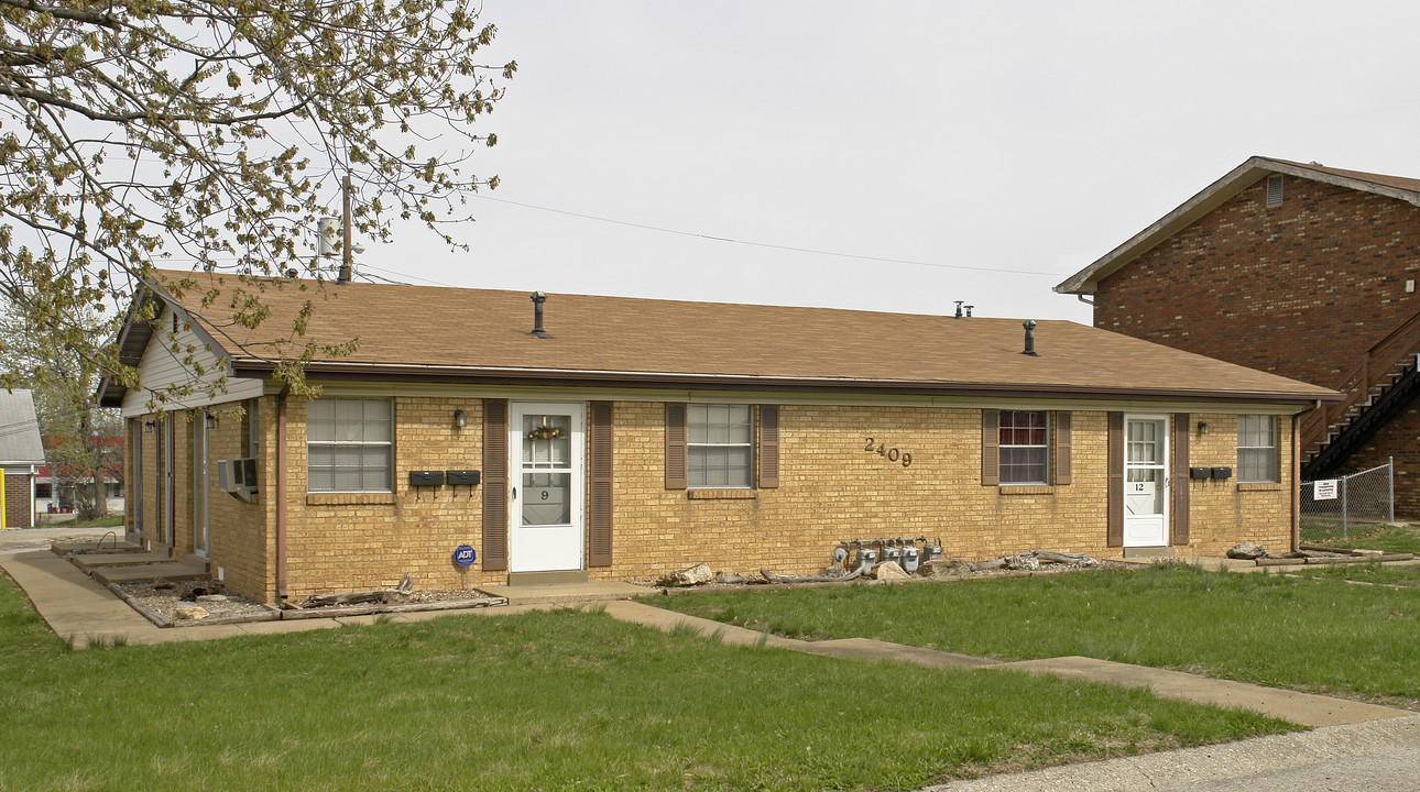 2409 Patrick Dr in Shiloh, IL - Building Photo