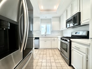 1930 S Beverly Glen Blvd, Unit 101 in Los Angeles, CA - Building Photo - Building Photo