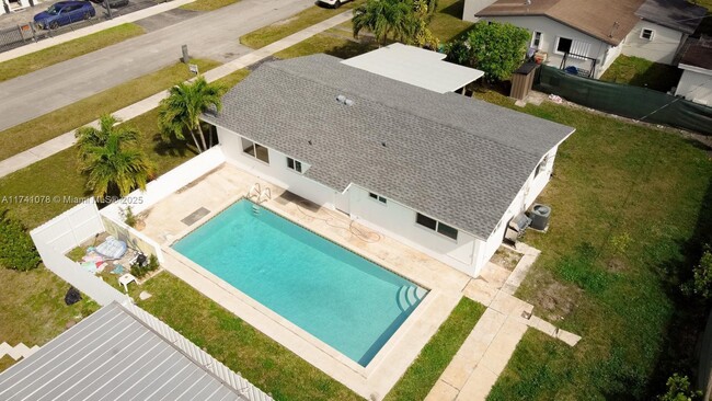 8822 SW 41st Terrace in Miami, FL - Building Photo - Building Photo