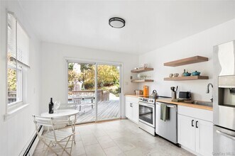 16 Peconic Rd in Hampton Bays, NY - Building Photo - Building Photo