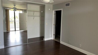 10631 NW 14th St, Unit 216 in Plantation, FL - Foto de edificio - Building Photo