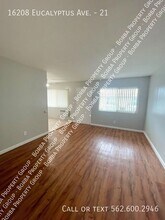 16208 Eucalyptus Ave in Bellflower, CA - Foto de edificio - Building Photo
