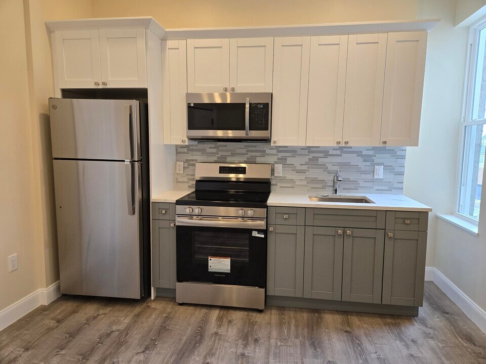 289 Day Ave in Fairview, NJ - Building Photo