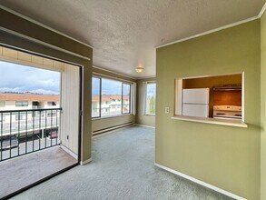 1588 Naval Ave in Bremerton, WA - Building Photo - Building Photo