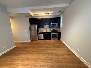 2215 W Eastwood Ave, Unit 2201-4628-G in Chicago, IL - Foto de edificio - Building Photo