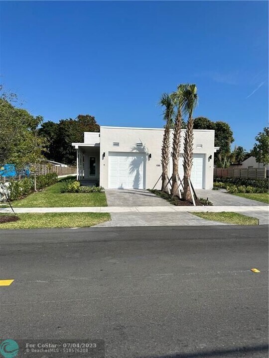 1305 N 58th Ave in Hollywood, FL - Building Photo