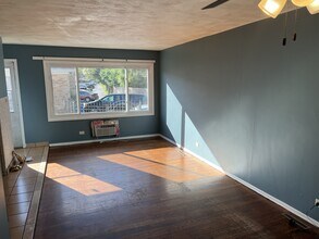 82 W Michael Ln, Unit Apt C in Addison, IL - Building Photo - Building Photo