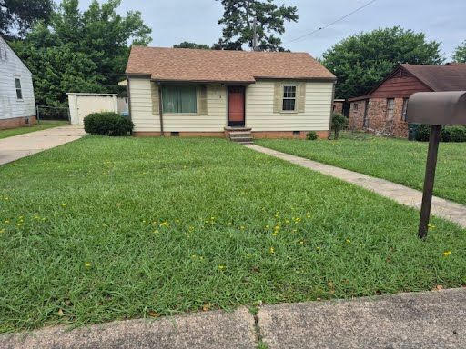 property at 1712 Pinewood Dr