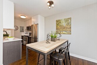 5551 N Sheridan Rd in Chicago, IL - Building Photo - Building Photo