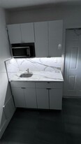 6851 SW 28th St in Miramar, FL - Building Photo