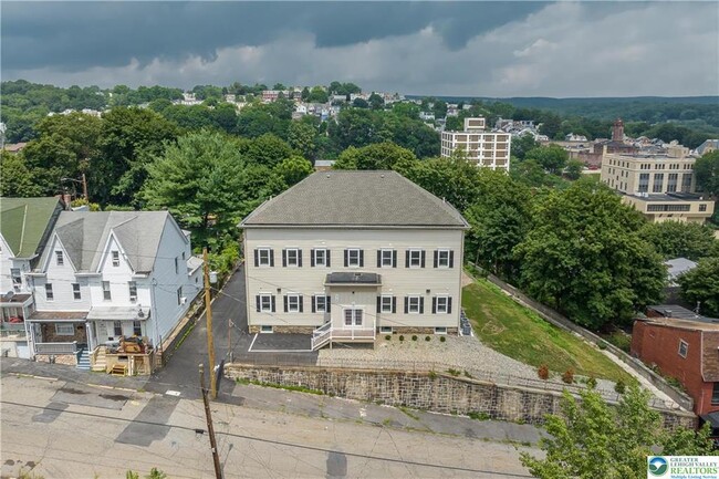 property at 418 W Race St