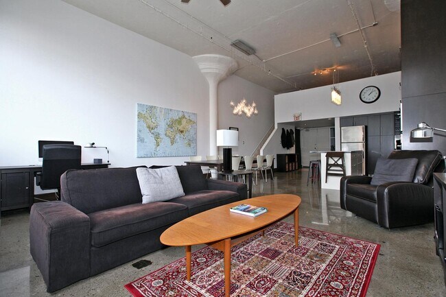 245-245 Carlaw Ave in Toronto, ON - Building Photo - Building Photo