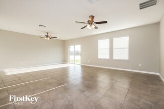 17114 White Mangrove Dr in Wimauma, FL - Building Photo - Building Photo