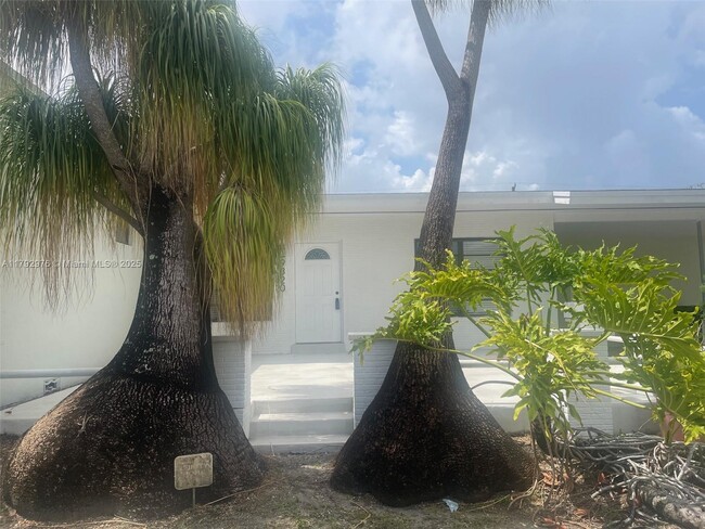 9320 SW 125th Terrace in Miami, FL - Building Photo - Building Photo