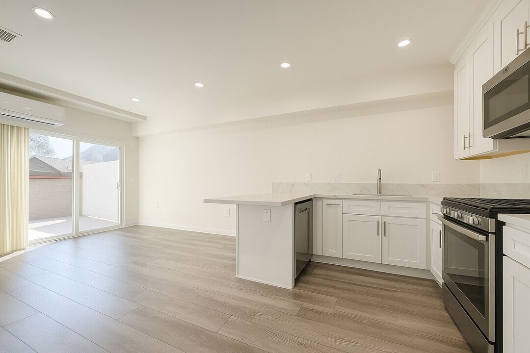 5244 Whitsett Ave in Los Angeles, CA - Foto de edificio