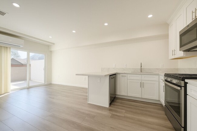 property at 5244 Whitsett Ave