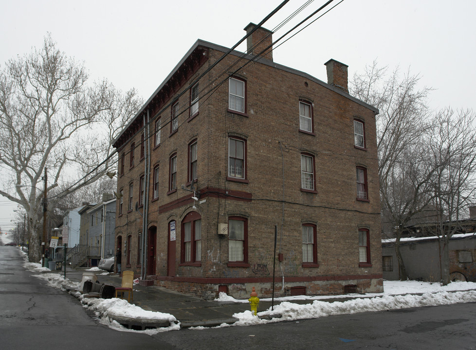 154 Washington St in Newburgh, NY - Building Photo