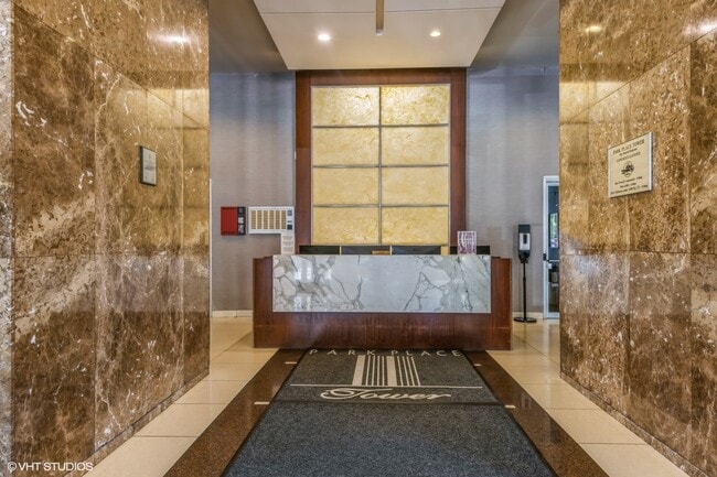 655 W Irving Park Rd in Chicago, IL - Building Photo - Building Photo